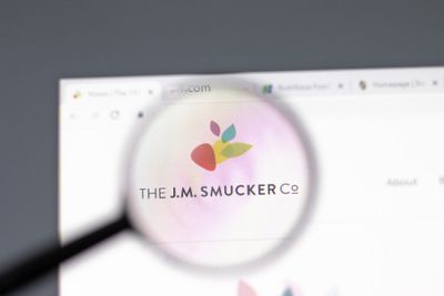 JM Smucker Flags Margin Pressure, Narrows 2026 Outlook