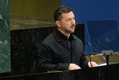 Zelensky to visit US in coming days as Ukraine backs peace deal, official says