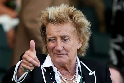 Rod Stewart pays nostalgic visit to childhood café in Highgate Wood
