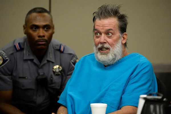Man charged in Colorado Planned Parenthood shooting dies in federal custody