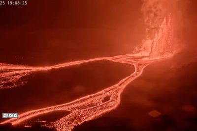 Lava fountains soar 400 feet in spectacular eruption