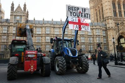 Tractors descend on London for Budget protest despite police ban