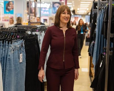 Millions of UK workers to get pay rise as Reeves plans increased minimum wage