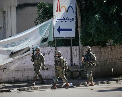Hundreds of Israeli soldiers raid Palestinian town in West Bank
