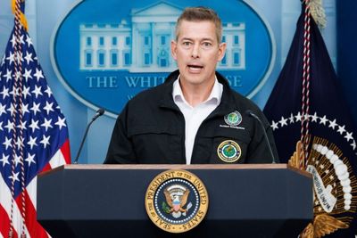 Sean Duffy Says Elizabeth Warren Voted Against Modernizing Aging ATC Equipment Amid 'Dress For Success' Row