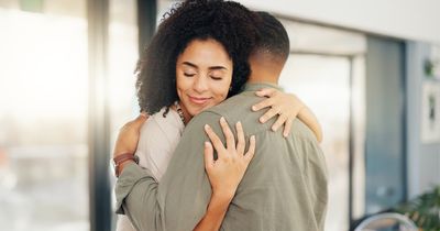 10 Non-Sexual Touches That Will Reconnect You With Your Spouse