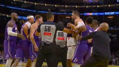 Luka Dončić Promises to Pay Teammate's Fine After Scuffle vs. Clippers