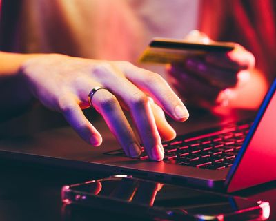 Online ‘ghost stores’ capitalising on Christmas and Black Friday sales to lure shoppers, ACCC warns