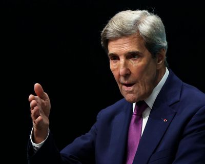John Kerry urges Australia to take ‘hard-nosed’ approach with world’s biggest fossil fuel-producing countries at Cop31