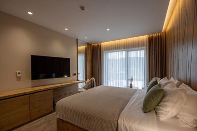 Why Men Feel Most Themselves in Anonymous Hotel Rooms