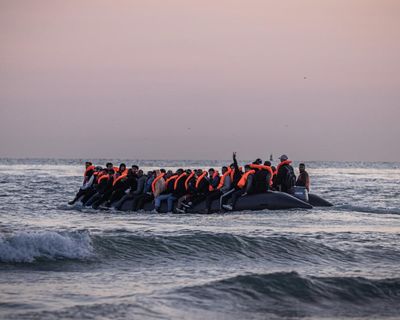 Asylum seekers in UK go on hunger strike over ‘one in, one out’ removals