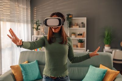 Virtual Reality Date Nights: Immersive Experiences That Are Redefining Intimacy