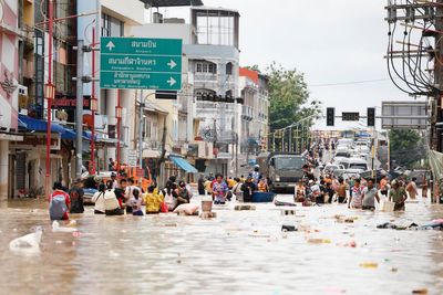 Flooding death toll in southern Thailand rises to more than 80 as water levels fall
