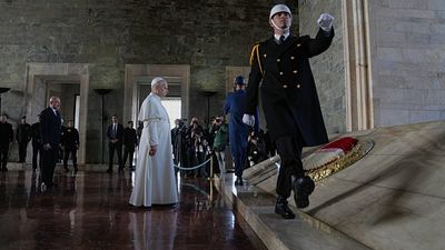 Pope Leo XIV pays tribute to Atatürk on his first overseas visit to Turkey