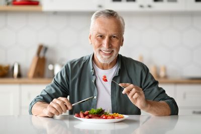 8 Foods Men Over 40 Should Stop Eating Immediately for Heart Health