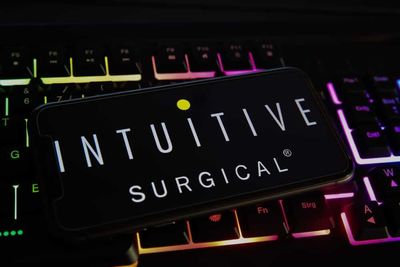 Is Intuitive Surgical Stock Underperforming the Nasdaq?