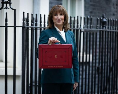 Rachel Reeves’s budget creates tax break for rich former non-doms