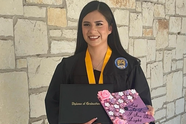 ‘A Dreamer living a draconian nightmare’: Teen flying to see family at Thanksgiving deported to Honduras