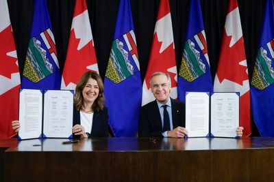 Canada's prime minister and Alberta's premier sign pipeline deal which could reverse oil tanker ban