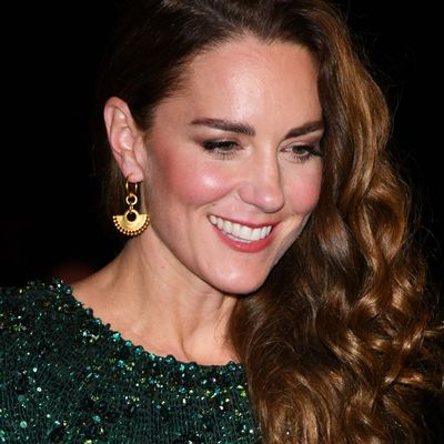 Princess Kate's Perfect Pink Earrings and Meghan's Bracelet Stack are My Royal Black Friday Must-Buys
