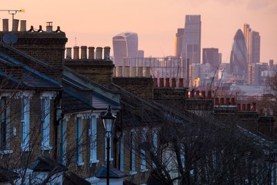 Property market 'will bounce back into the new year' after London house prices drop