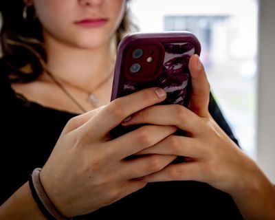 One in 10 UK parents say their child has been blackmailed online, NSPCC finds