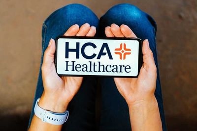 HCA Healthcare Stock: Is HCA Outperforming the Healthcare Sector?