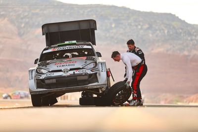 WRC Saudi Arabia: Evans suffers puncture as victory battle heats ups