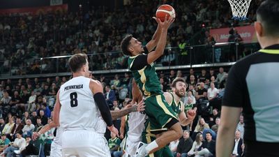 Boomers hold off Tall Blacks for qualifying win