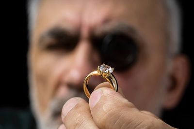 How To Earn $500 A Month From Signet Jewelers Stock Ahead Of Q3 Earnings