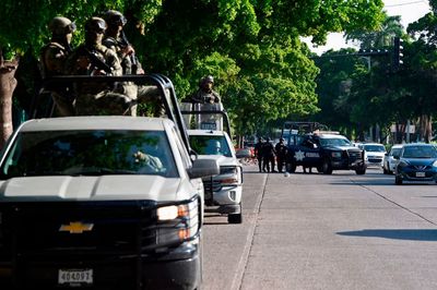 Four Cars Impacted In Mexico After Improvised Device Explodes In Sinaloa Law Enforcement Facility