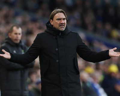 Daniel Farke happy to take flak for players as Leeds slump piles on pressure