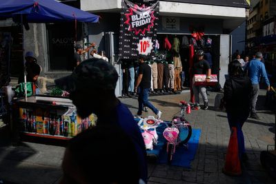 Venezuelans worried about economic turmoil shun Black Friday deals