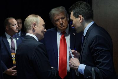 Former US ambassador urges Trump to avoid bad Ukraine deal ‘for the sake of signing something’