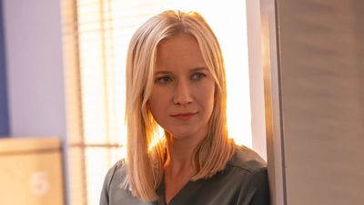 Chicago Med's Jessy Schram Opens Up About Being 'On Team Hannah' With The Pregnancy Storyline: 'She's On A Journey'