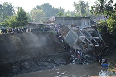 Death toll from floods and landslides on Indonesian island hit 248