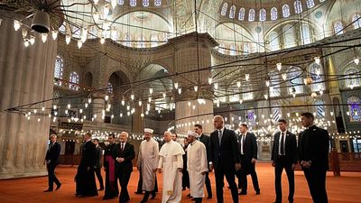 Pope Leo XIV visits Istanbul’s Blue Mosque for a brief moment of prayer