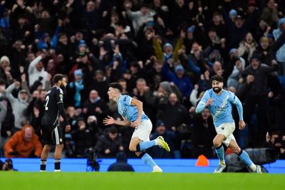 Phil Foden scores late winner as Manchester City hold off Leeds fightback