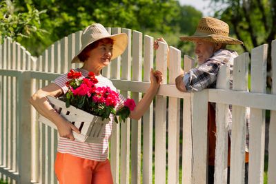 9 Red Flags Neighbors Notice About Aging Parents Before Family Does
