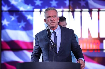 RFK Jr Faces Backlash for Replacing Air Force One McDonald's With a Faux Thanksgiving Feast