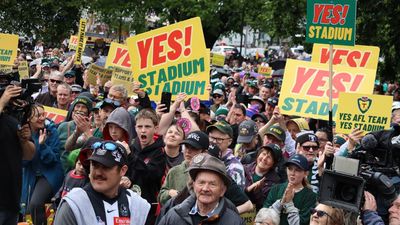 Pro-stadium rally outpoints opposition ahead of vote