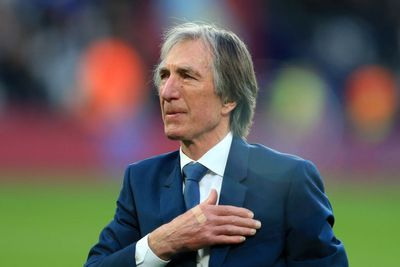 Tributes paid to West Ham legend Billy Bonds at home game against Liverpool