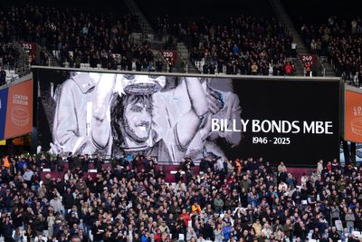 West Ham pay moving tribute to Billy Bonds after club great’s death aged 79