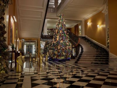 4 Festive Decorating Tricks to Steal From This Year's Claridge's x Burberry Christmas Tree — According to Interior Stylists