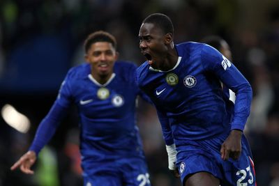 Chelsea 1-1 Arsenal: 10-man Blues hold league leaders in fiery encounter