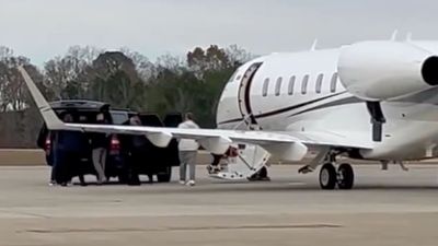 Lane Kiffin Seen Getting Screamed at by Ole Miss Fans While Boarding Jet for LSU