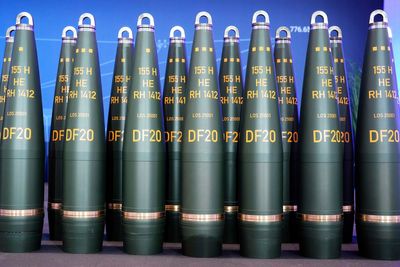 Report says world's biggest arms producers increased revenue by 5.9% last year to record level