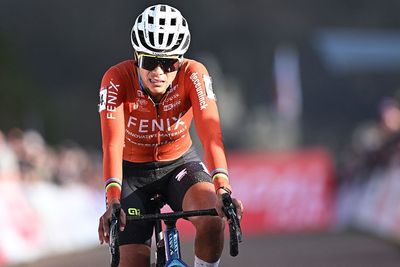 'I suffered a lot' - Ceylin del Carmen Alvarado returns to cyclocross racing after injury with a podium performance in Flamanville World Cup