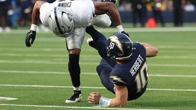 Chargers QB Justin Herbert to Undergo Surgery on Fractured Left Hand