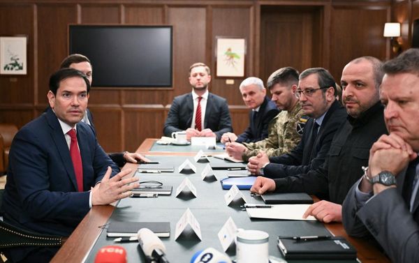 Ukrainian and US officials meet in Florida to discuss proposals to end Russia’s war